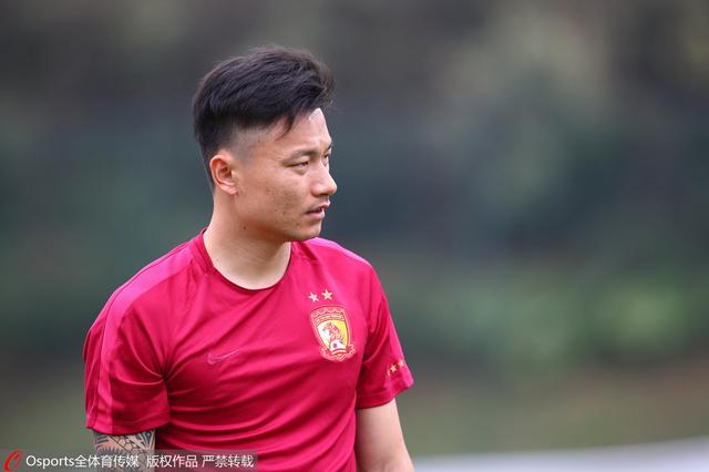 黎漾不明白，陆迟墨这段时间是怎么了，好像从季子琪回国开始，他整个人都不太正常起来，每天都会喝酒，没有哪一天例外过，以前他不是这样的，以前的陆迟墨很少带着酒味回家，只是烟瘾特别大，现在好了，完全反了过来。